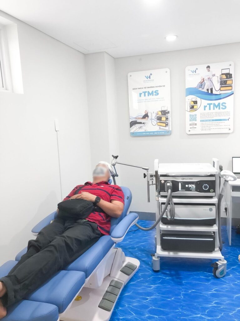 Trang bị thêm một máy kích thích từ trường xuyên sọ mới tại Trung tâm Y Khoa Vạn Hạnh 4