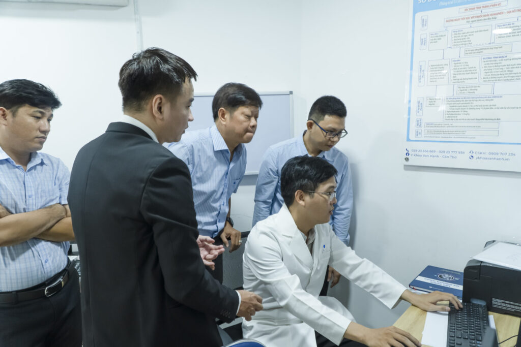 Các bác sĩ hội chẩn